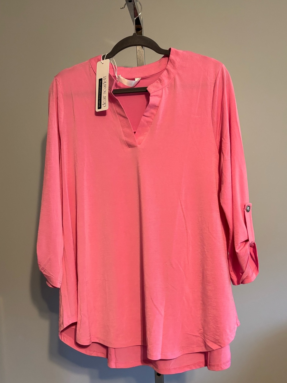 Dear Scarlett Women’s blouse pink v neck with tab sleeve S M L